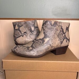 Lucky Brand Gray Cream Ankle Booties 7.5 Medium